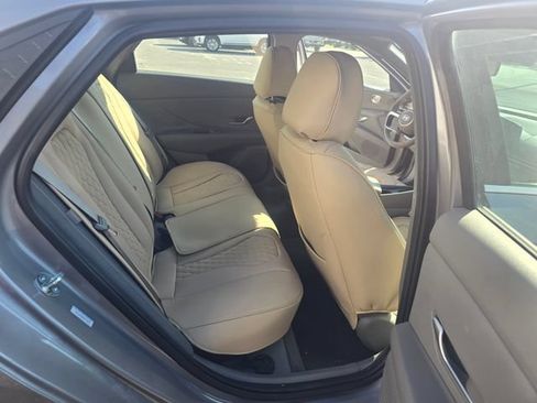 Used 2025 Hyundai Elantra SEL FWD image 36