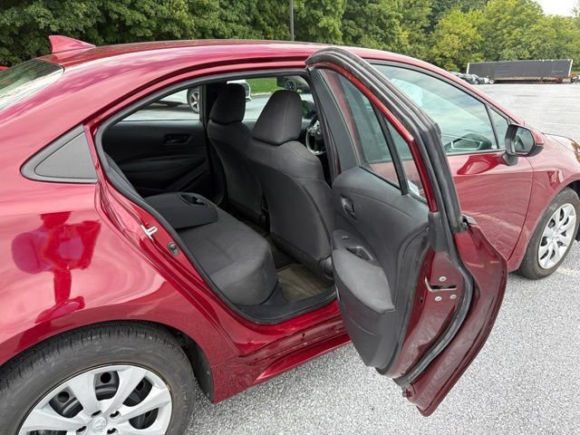 Used 2022 Toyota Corolla LE FWD image 16