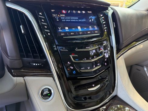 Used 2016 Cadillac Escalade Premium AWD/4WD image 38