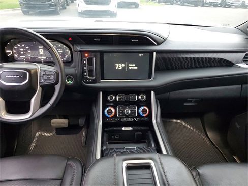 Used 2022 GMC Yukon XL Denali image 13