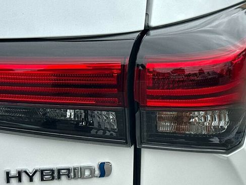 Used 2023 Toyota Highlander XLE AWD/4WD image 34