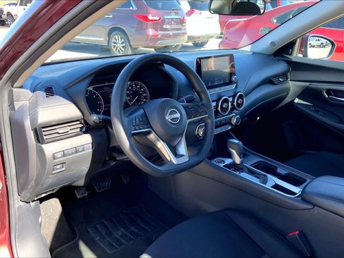 Used 2025 Nissan Sentra SV image 19