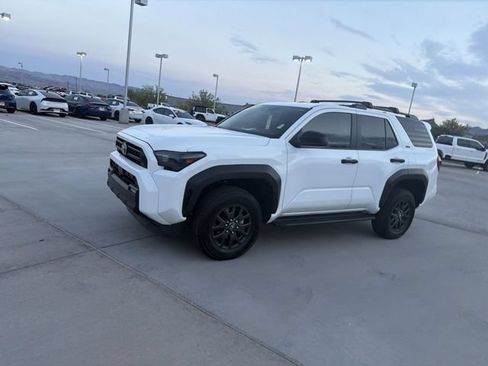 Certified 2025 Toyota 4Runner SR5 AWD/4WD image 8