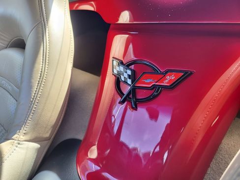 Used 2004 Chevrolet Corvette Convertible w/ Preferred Equipment Group RWD image 18