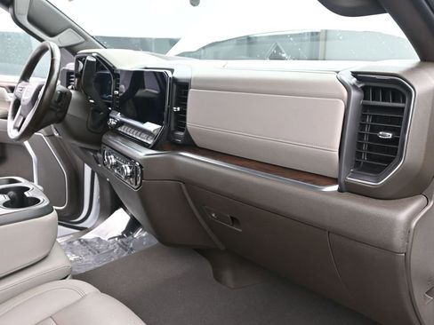 Used 2023 GMC Sierra 1500 SLT image 15