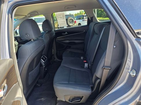 Used 2020 Kia Sorento LX w/ LX I4 Convenience Package image 9