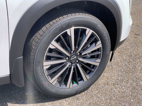 New 2026 Nissan Pathfinder Platinum image 7