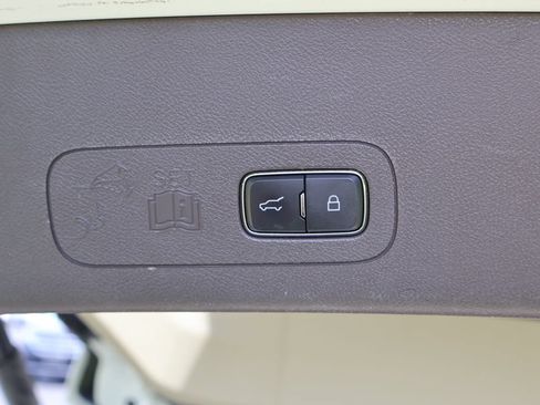 Used 2022 Lincoln Aviator Grand Touring w/ Equipment Group 301A AWD/4WD image 17