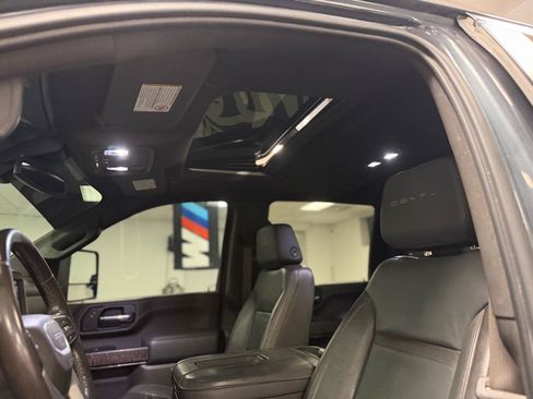 Used 2022 GMC Sierra 3500 Denali w/ Denali Ultimate Package AWD/4WD image 18