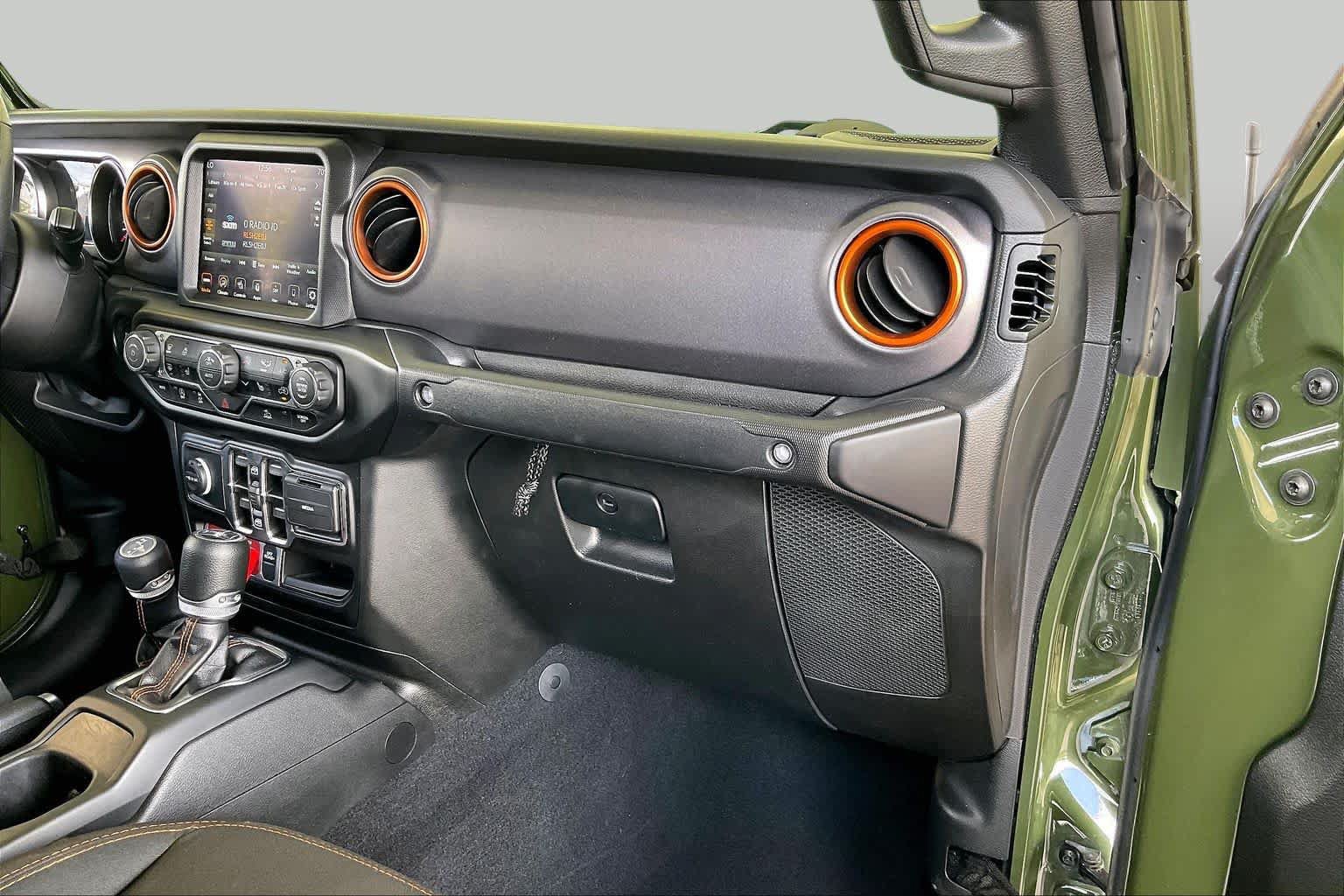 Used 2022 Jeep Gladiator Mojave w/ Cold Weather Group AWD/4WD image 17