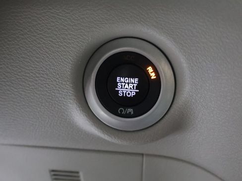 Used 2024 Chrysler Pacifica Touring-L FWD image 29