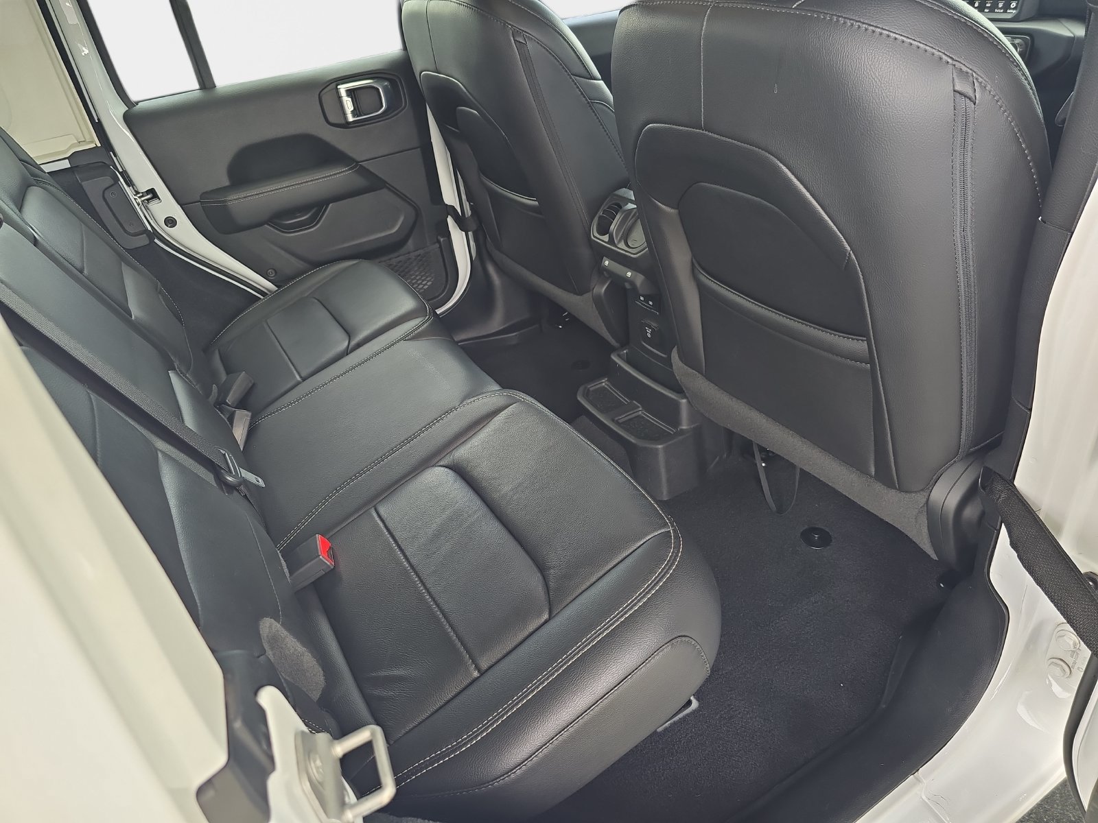 Used 2021 Jeep Wrangler Unlimited Sahara AWD/4WD image 12
