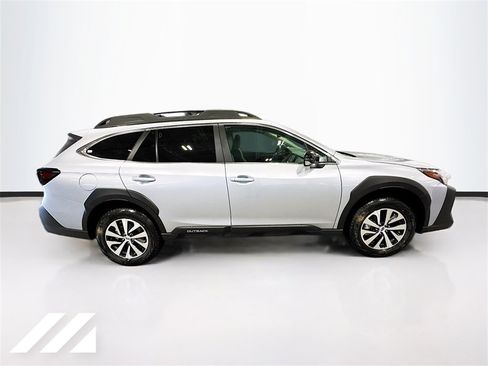 Certified 2025 Subaru Outback Premium image 4
