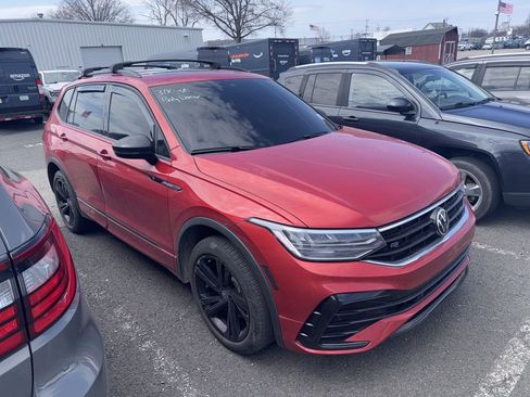 Used 2024 Volkswagen Tiguan SE R-Line image 3