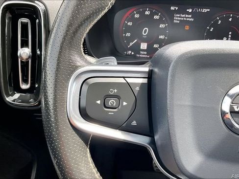 Used 2020 Volvo XC40 T4 R-Design FWD image 16
