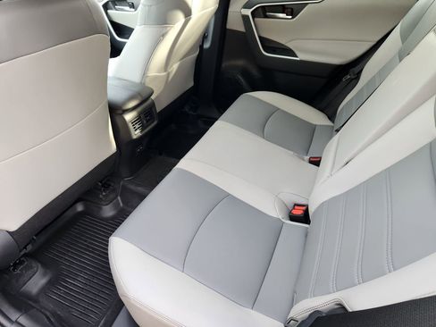 Used 2023 Toyota RAV4 XLE Premium image 29