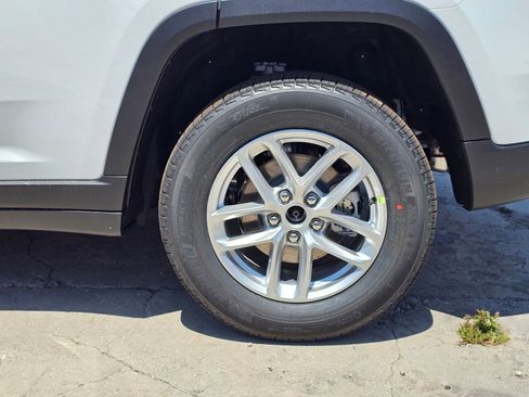 New 2026 Jeep Grand Cherokee Laredo RWD image 9