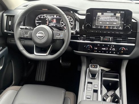 New 2025 Nissan Pathfinder SL image 10