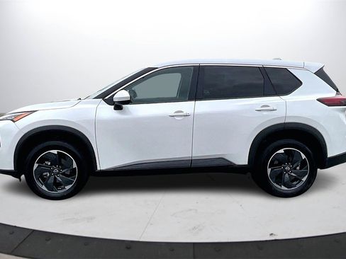 Used 2024 Nissan Rogue SV image 5