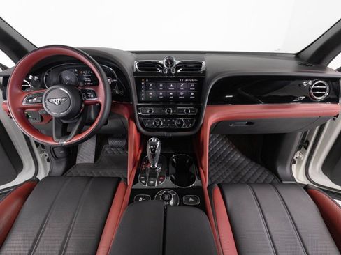 Used 2022 Bentley Bentayga AWD/4WD image 23