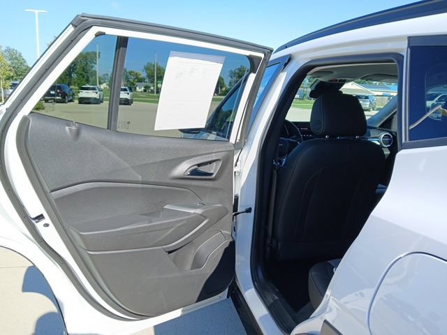 Used 2025 Chevrolet Trax LT w/ Driver Confidence Package FWD image 19