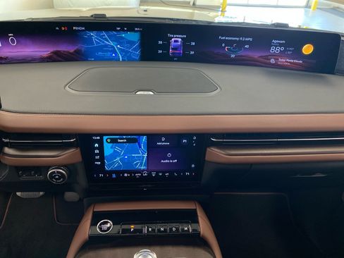 New 2026 Lincoln Navigator Reserve AWD/4WD image 25