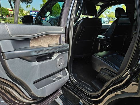 Used 2021 Ford Expedition Limited image 16