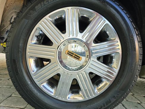 Used 2003 Lincoln Town Car Cartier image 55