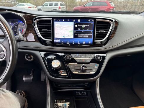 Used 2021 Chrysler Pacifica Pinnacle image 24