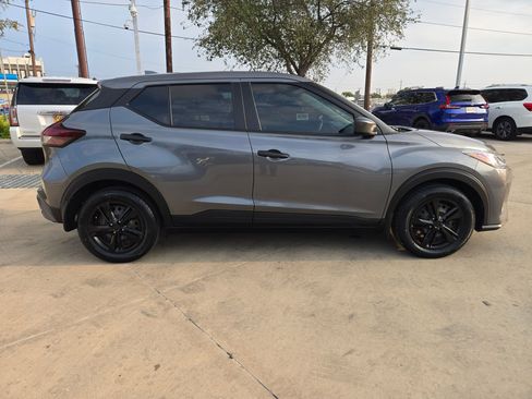 Used 2021 Nissan Kicks S image 8
