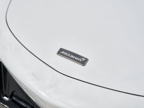 Used 2025 McLaren Artura Spider image 8