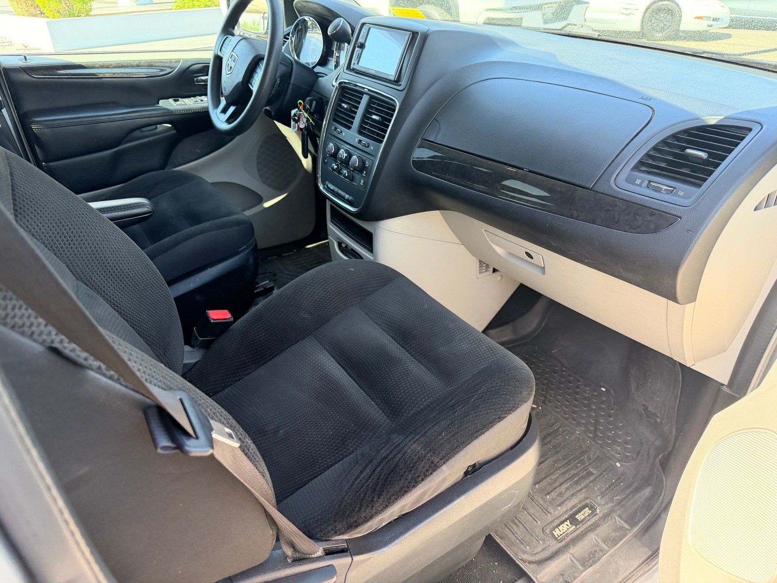 Used 2019 Dodge Grand Caravan SE w/ UConnect Hands-Free Group FWD image 10