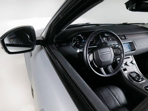 Used 2019 Land Rover Range Rover Evoque SE Premium image 24