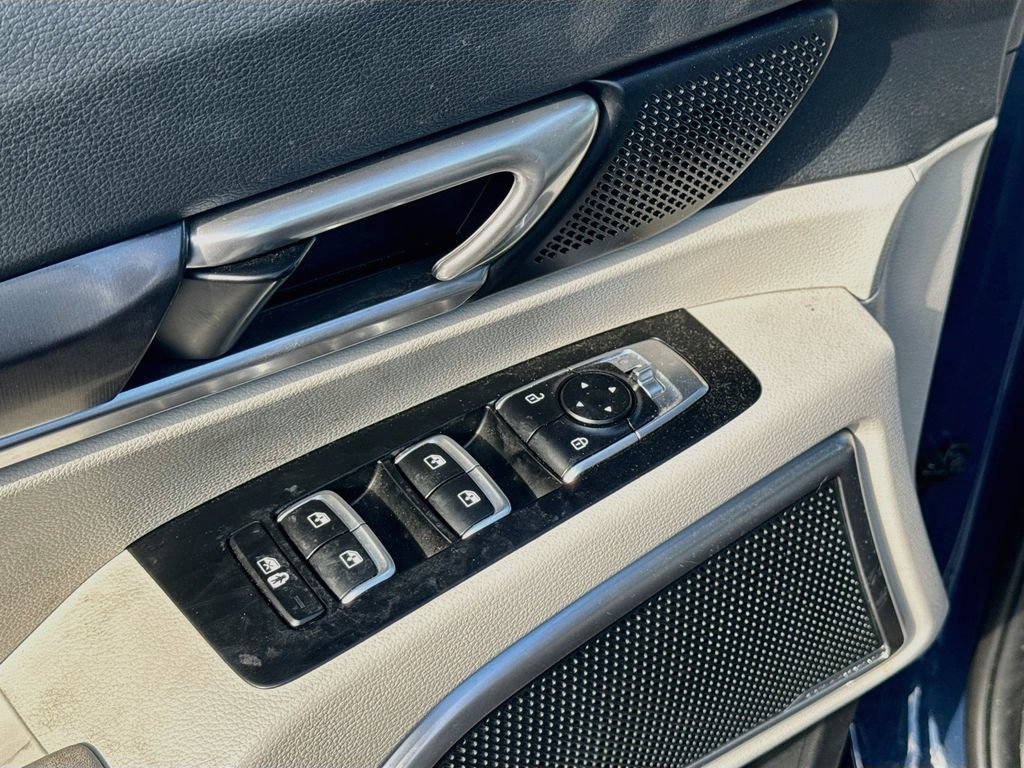 Certified 2024 Kia Telluride S w/ S Sunroof Package AWD/4WD image 20