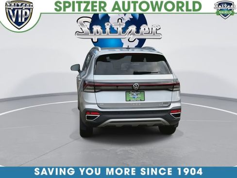 Used 2025 Volkswagen Taos SE AWD/4WD image 8