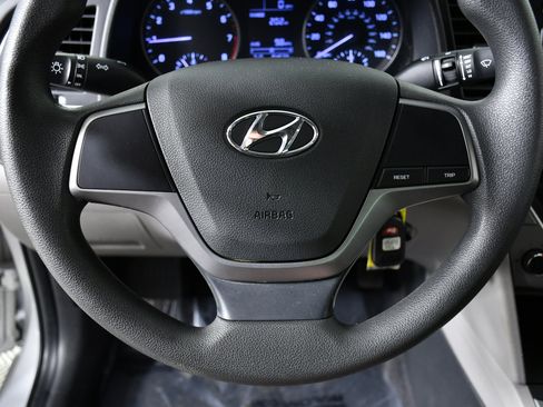 Used 2017 Hyundai Elantra SE image 10