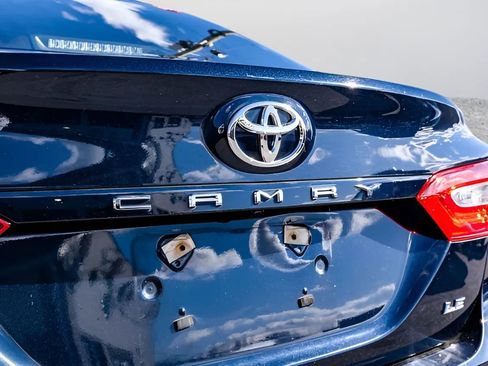 Used 2018 Toyota Camry LE FWD image 16