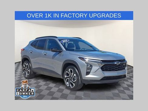 Used 2025 Chevrolet Trax RS w/ Driver Confidence Package FWD image 1