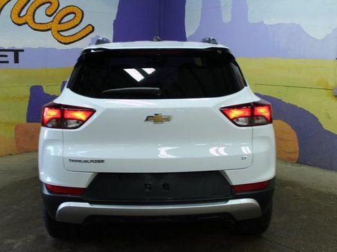 Used 2023 Chevrolet TrailBlazer LT w/ Convenience Package FWD image 3