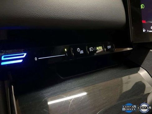 Used 2025 BMW 530i xDrive image 27