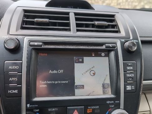 Used 2014 Toyota Camry XLE w/ Leather Package image 16