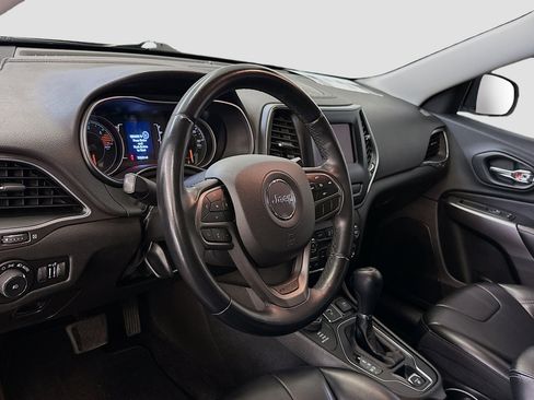Used 2019 Jeep Cherokee Latitude Plus AWD/4WD image 18