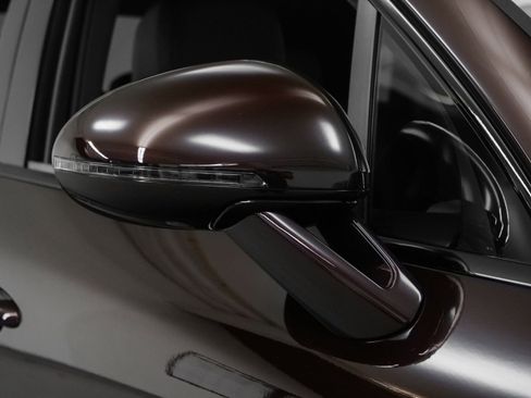 Certified 2025 Porsche Macan image 17