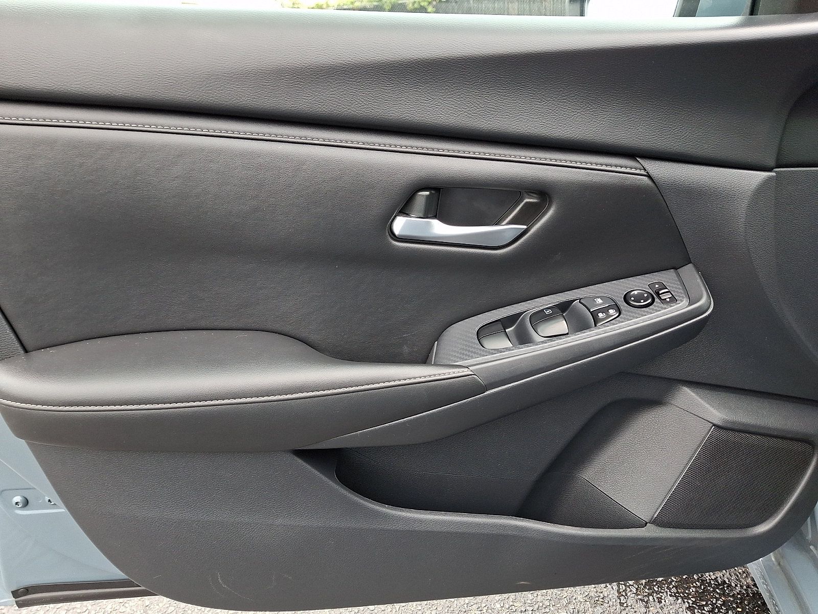 Used 2025 Nissan Sentra SV FWD image 13