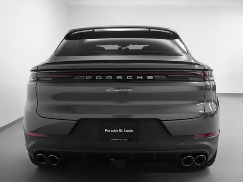 Certified 2025 Porsche Cayenne Coupe image 11