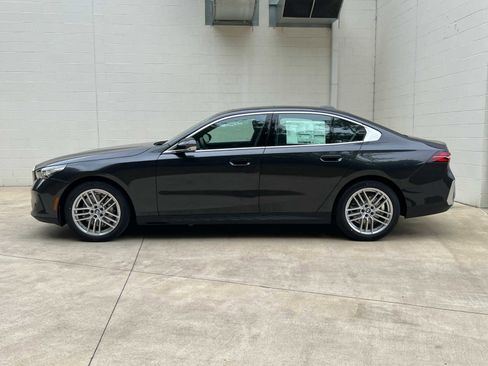 Used 2025 BMW 530i xDrive 530i xDrive w/ Premium Package image 5