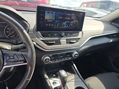 Used 2025 Nissan Altima 2.5 SV w/ SV Premium Package FWD image 5
