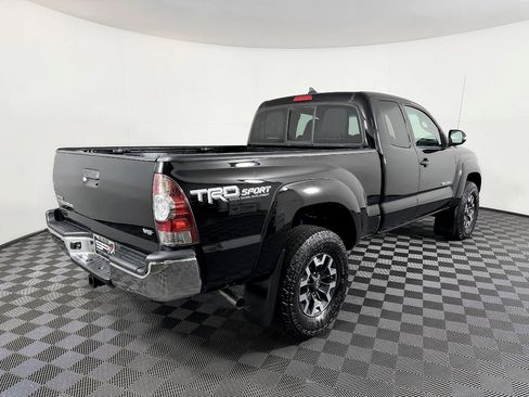 Used 2015 Toyota Tacoma w/ TRD Sport Package AWD/4WD image 8