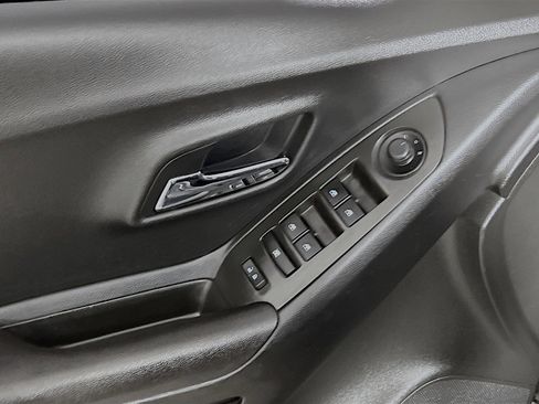 Used 2016 Chevrolet Trax LS image 17