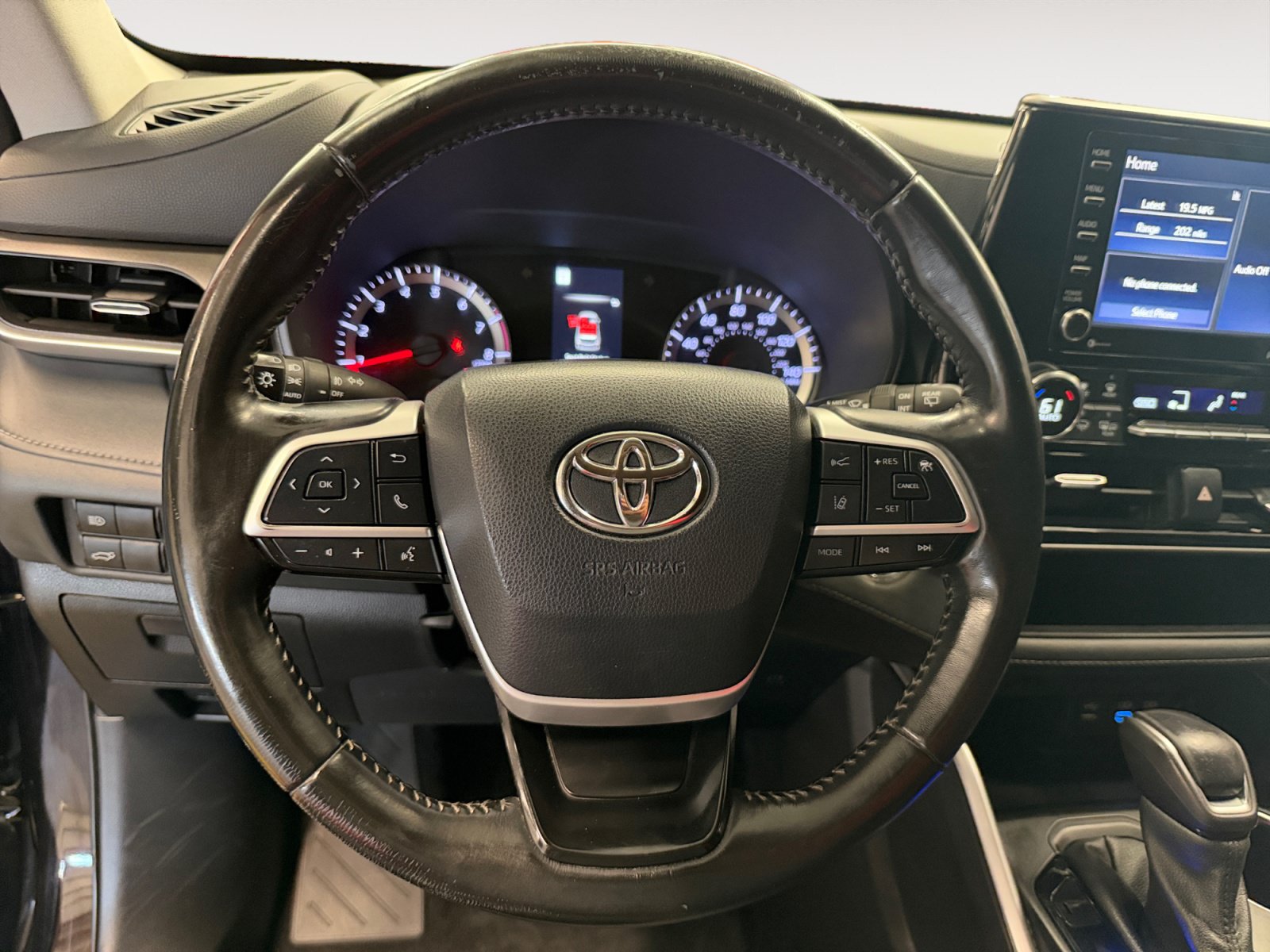 Used 2022 Toyota Highlander LE FWD image 15